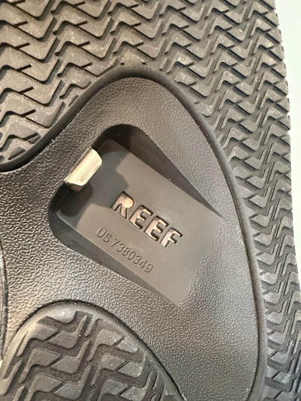 NWT Reef Men’s Fanning Black Flip Flops with built in bottle opener